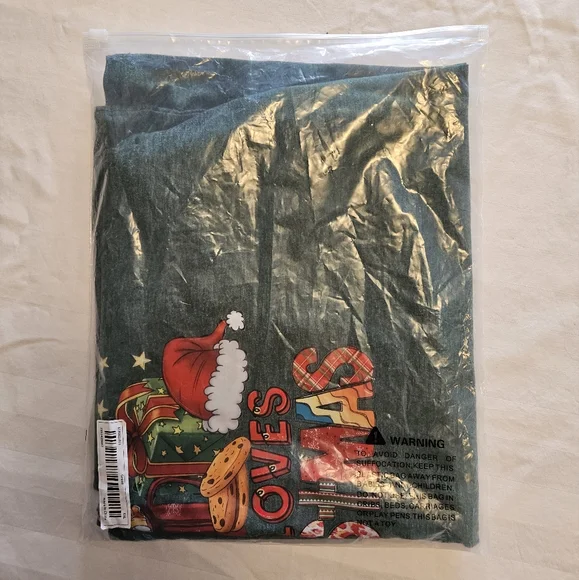 "Just a Girl Who Loves Christmas" Green Tee, 2XL, NWT - Picture 8 of 9